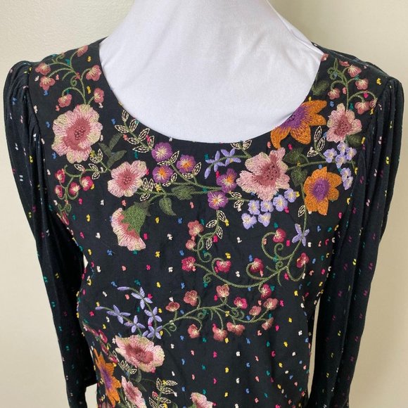 One September Floral Embroidered Blouse - Picture 2 of 9